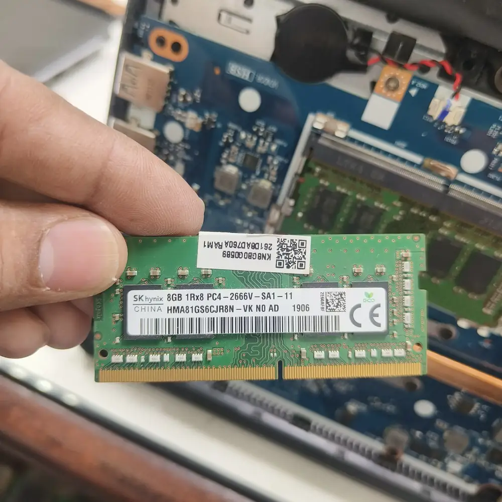 An 8GB DDR4 RAM module from the TWW repair-bench gallery