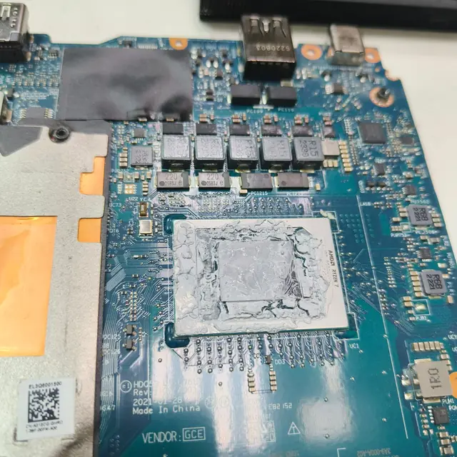 AMD Ryzen 7 laptop CPU old thermal paste before repaste