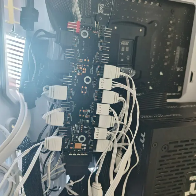 ARGB PWM fan controller hub 9 port PC build wiring