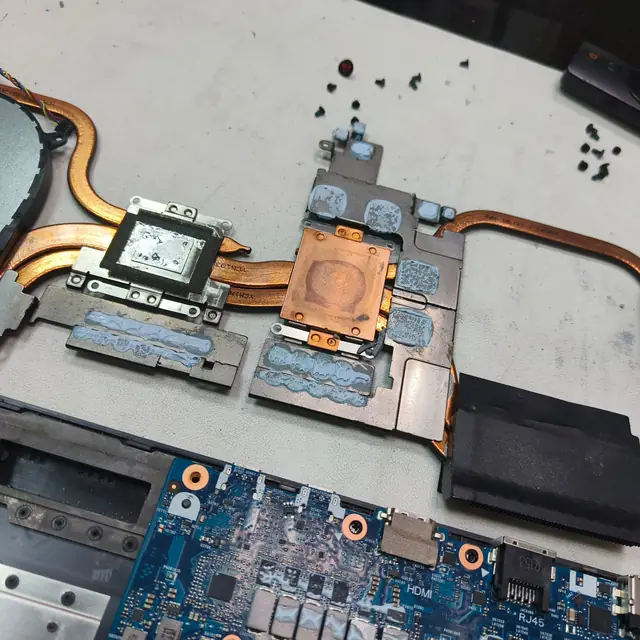 ASUS ROG Strix G15 G513R heatsink old thermal paste and thermal pads