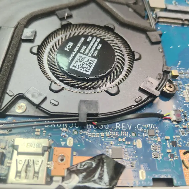 ASUS ROG Zephyrus G16 GU605 cooling fan dust on blades