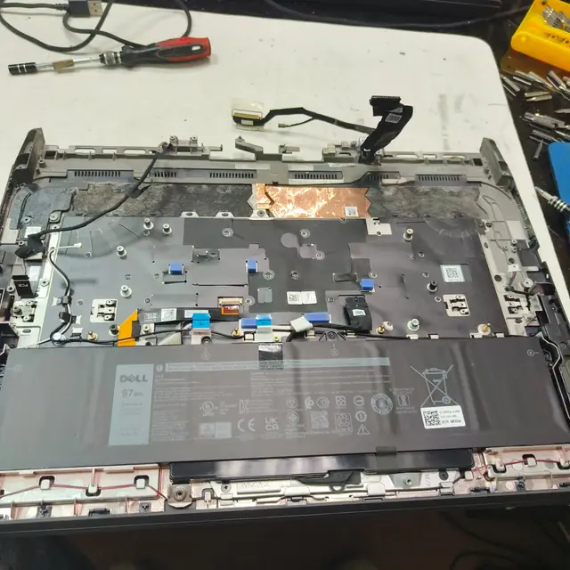 Dell gaming laptop back cover removed 97Wh battery