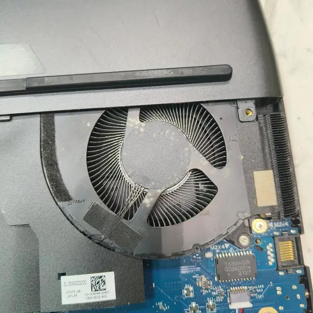 Dell gaming laptop dust buildup on fan blades