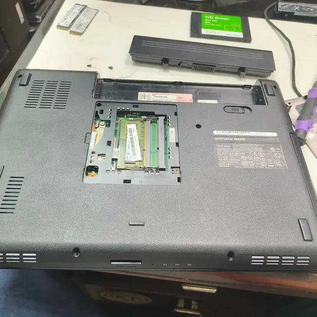 Dell Inspiron N4030 laptop RAM slot and SSD upgrade