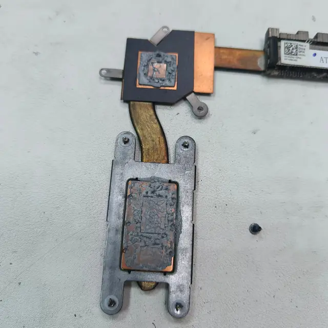 Dell laptop heatsink old dried thermal paste CPU and GPU contact plates