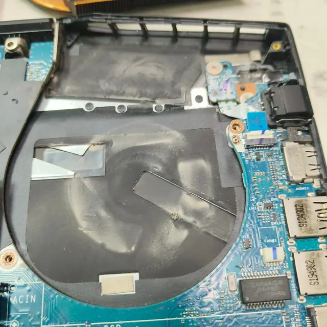 Gaming laptop cooling fan housing thermal pad inspection