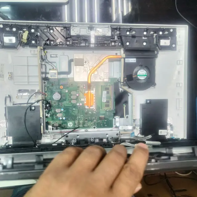 HP All-in-One 24 motherboard, fan, heatsink and RAM: inside view