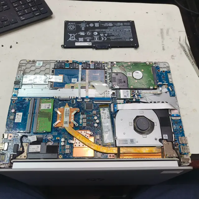 HP laptop internal cleaning service battery removed