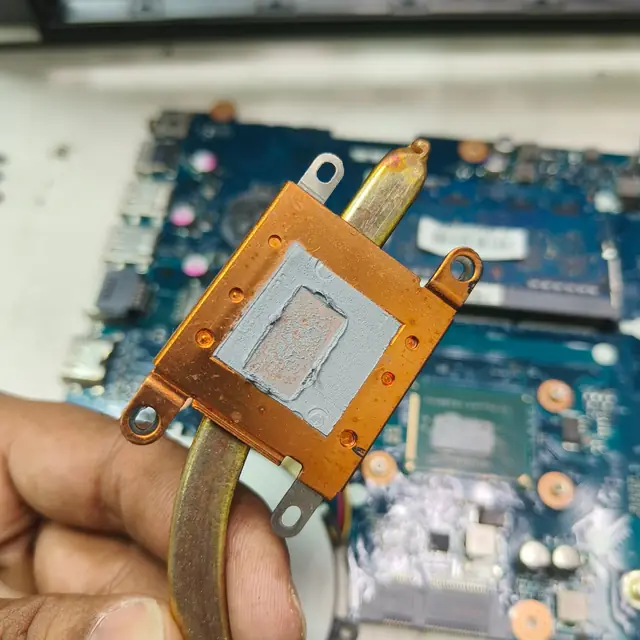 Laptop copper heatsink old thermal paste cleaning