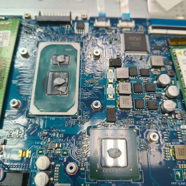 Laptop CPU GPU new thermal paste applied repaste service