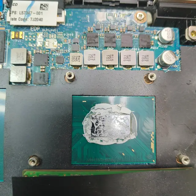 Laptop CPU thermal paste replacement service
