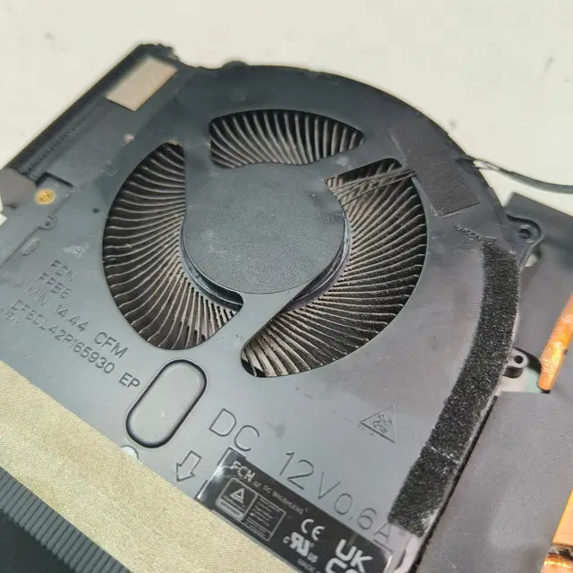 Laptop dual fan cooling system dusty fan blades