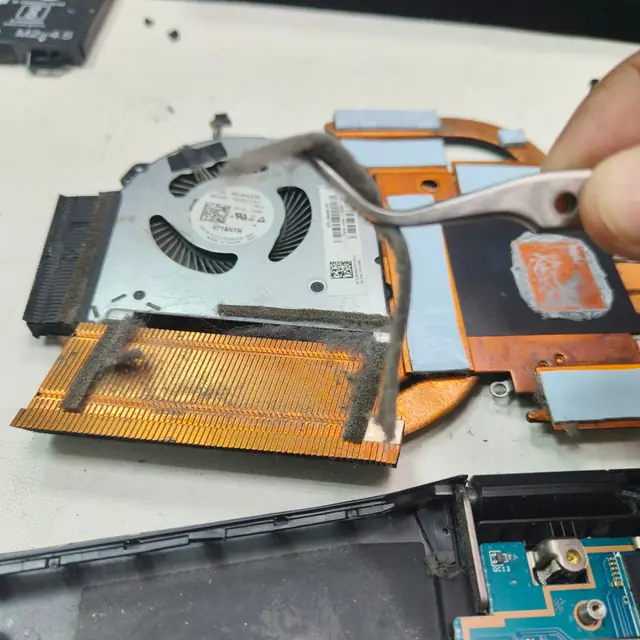 Laptop fan and heatsink deep cleaning