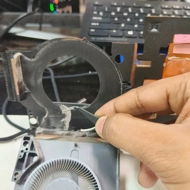 Laptop heatsink deep cleaning lint removal