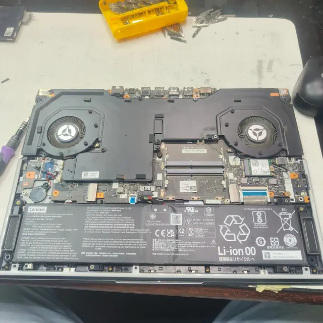 Lenovo Legion 7 16ITHG6 opened dual fan cooling system and battery
