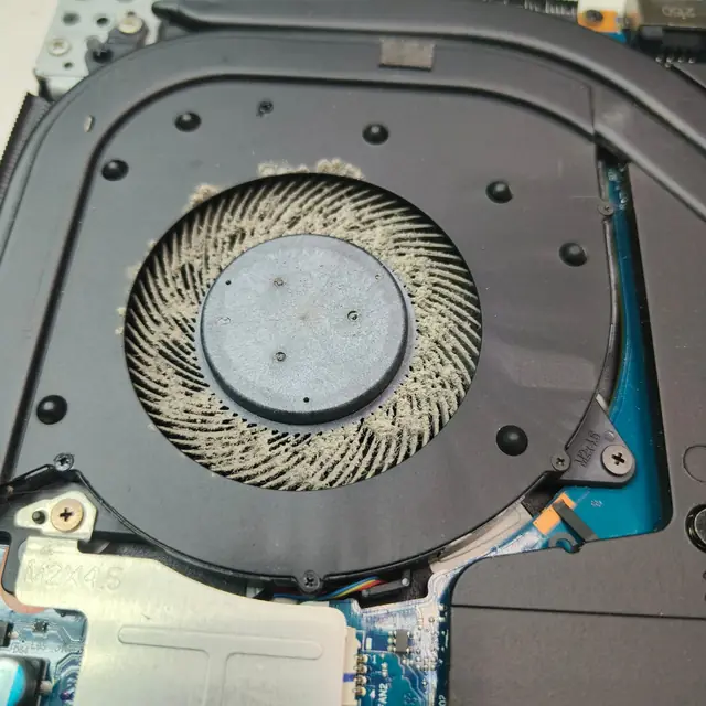 Lenovo Legion laptop left fan dust buildup