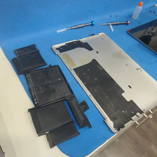 MacBook Pro Retina 13 inch swollen battery replacement