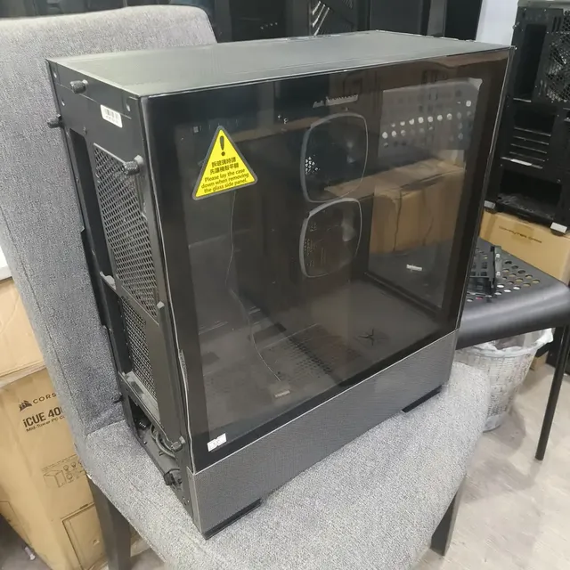 PC case tempered glass retail display